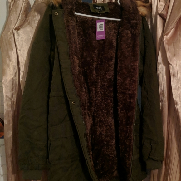 Woman's Hooded Parka, Army Green w/ New Design - Picture 5 of 6